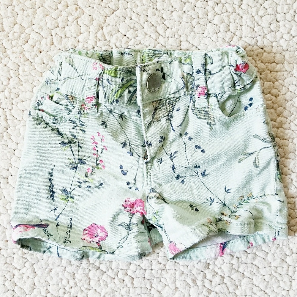 🌻 Baby Gap floral shorts sz 12-24 mo